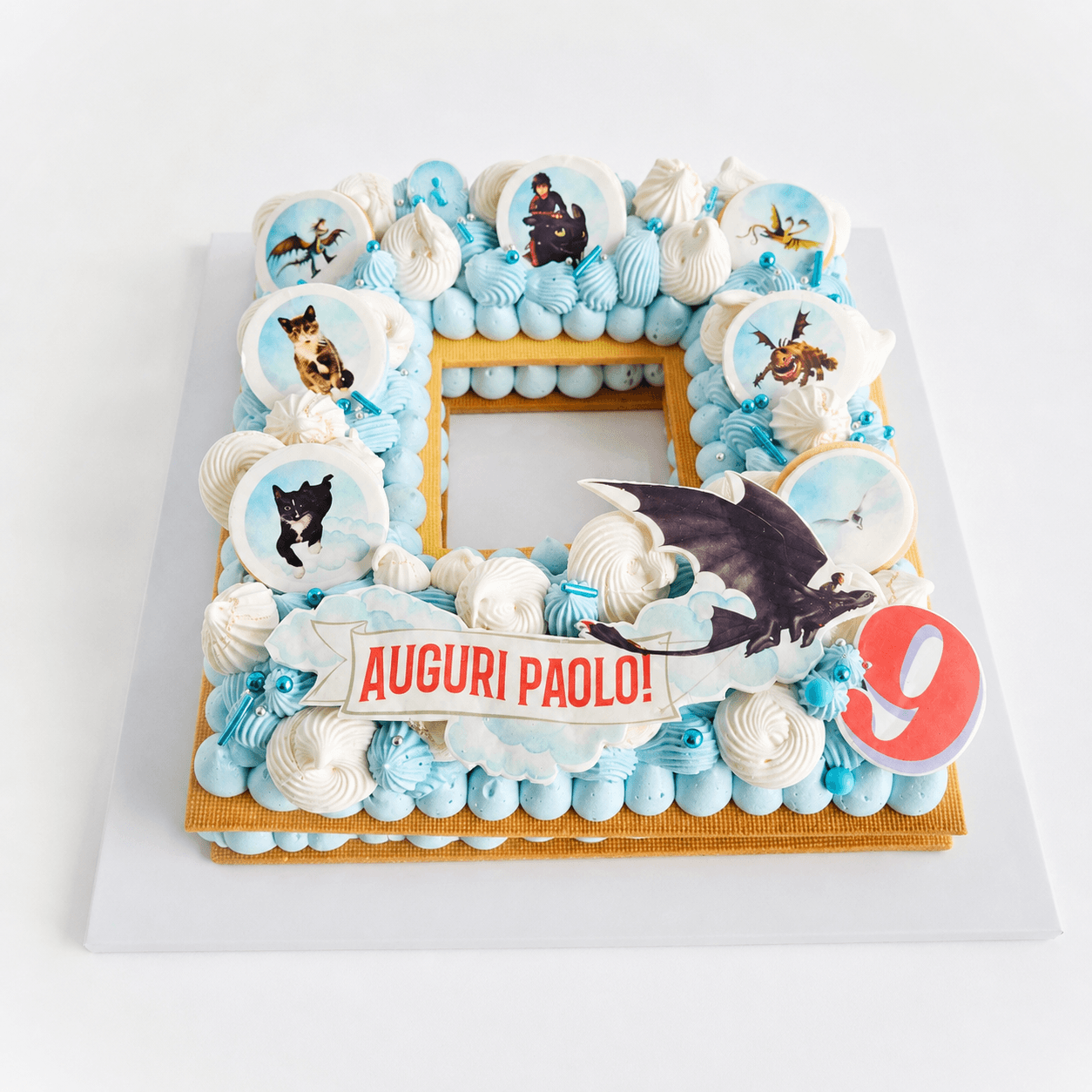 Frame Cake quadrata azzurra con draghi e numero nove