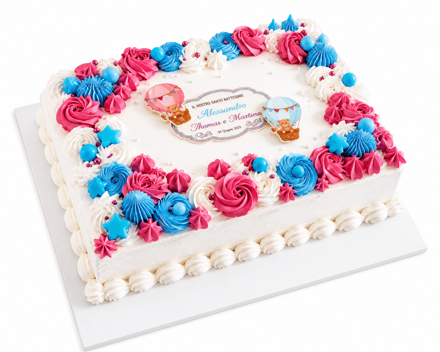 Torta rettangolare con decorazioni rosa, azzurre e mongolfiere